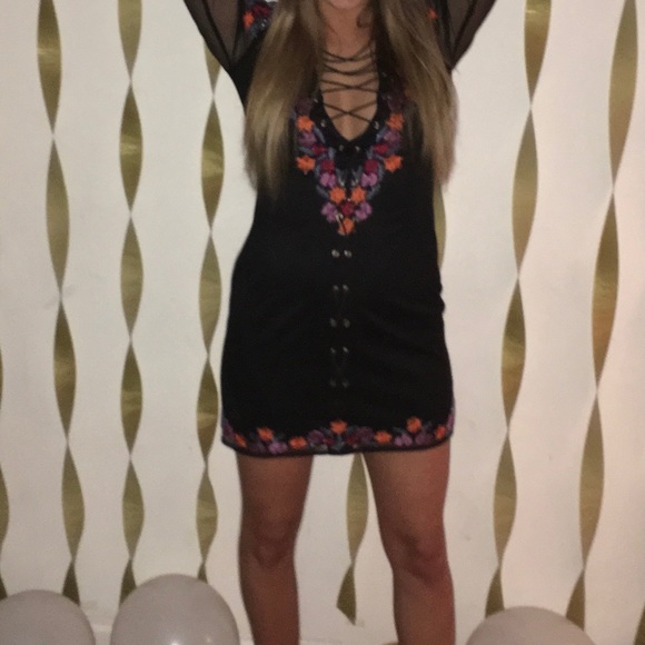 Forever 21 dress! Bought in 2017 and worn twice. - Picture 4 of 4